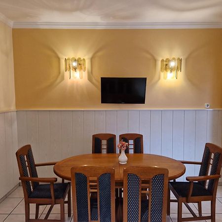 Hotel Éva Panzió Sárvár Esterno foto
