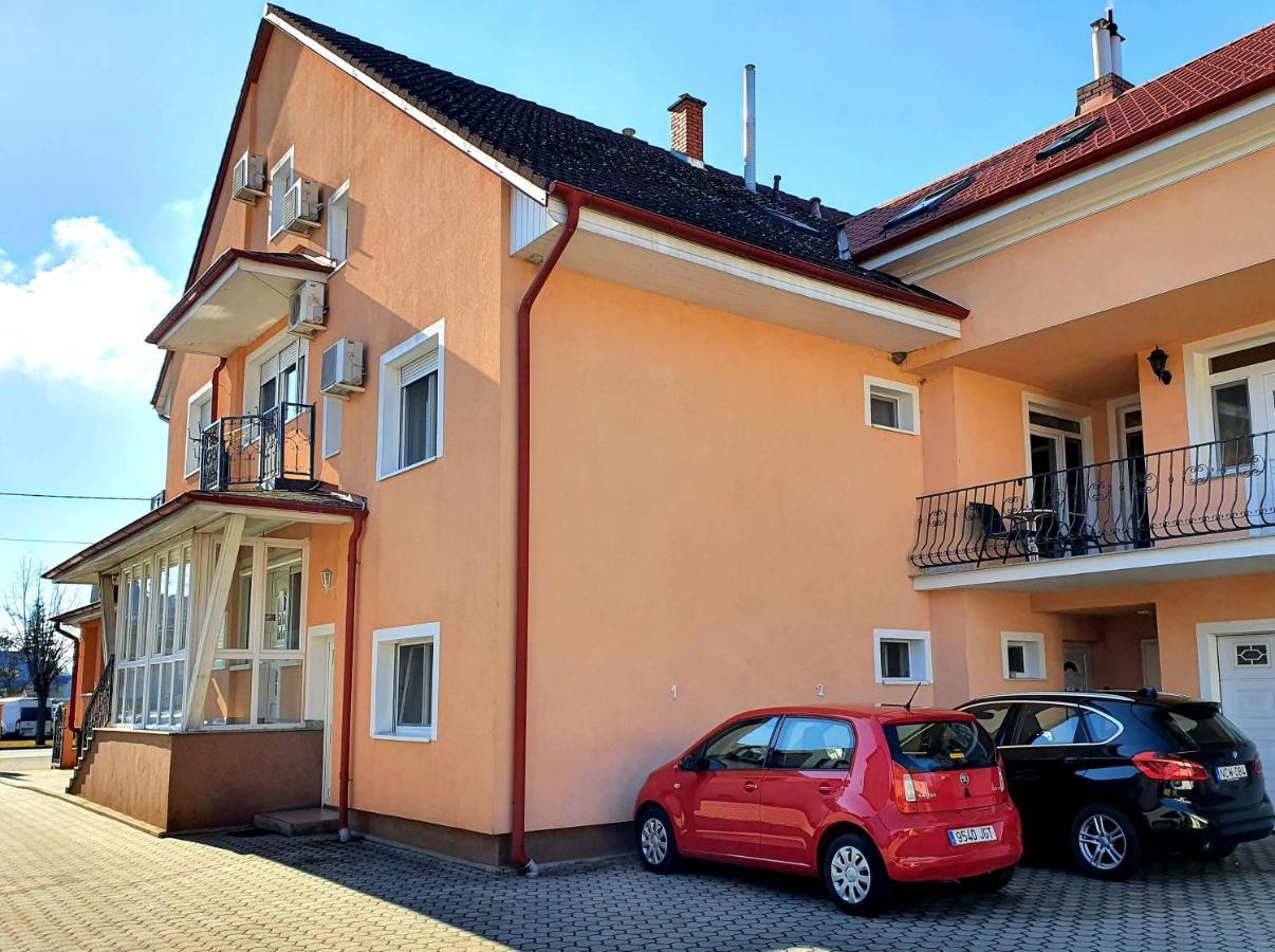 Hotel Éva Panzió Sárvár Esterno foto