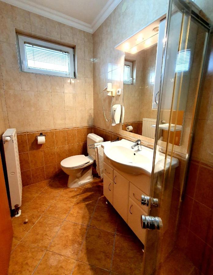 Hotel Éva Panzió Sárvár Esterno foto