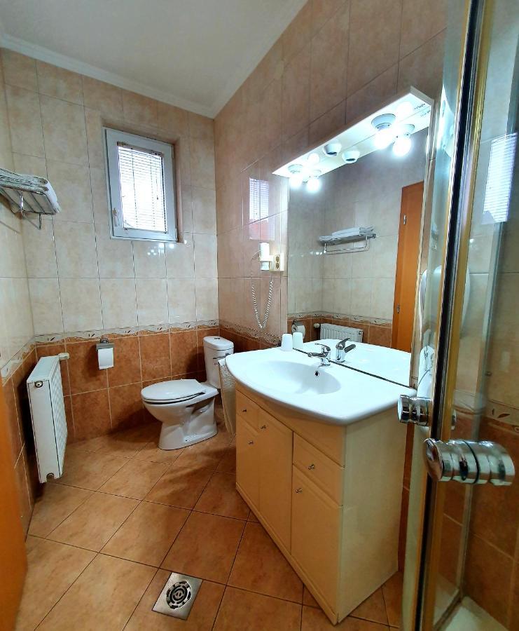 Hotel Éva Panzió Sárvár Esterno foto