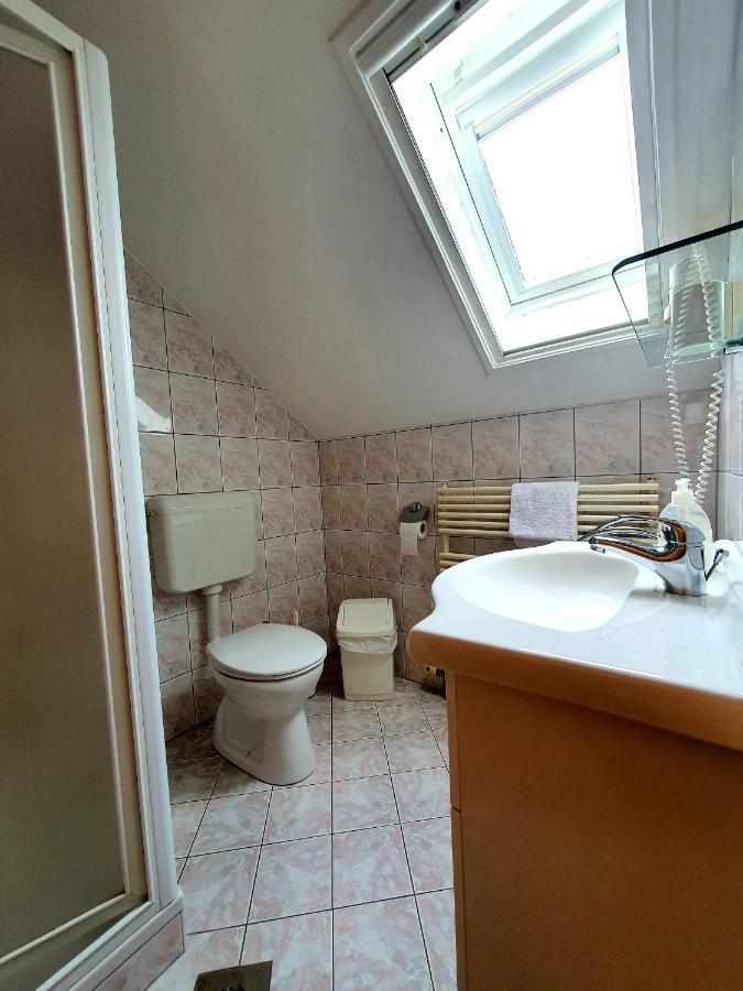 Hotel Éva Panzió Sárvár Esterno foto