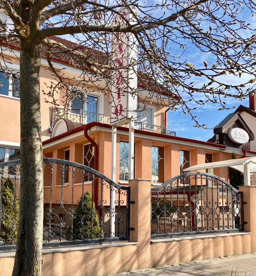 Hotel Éva Panzió Sárvár Esterno foto
