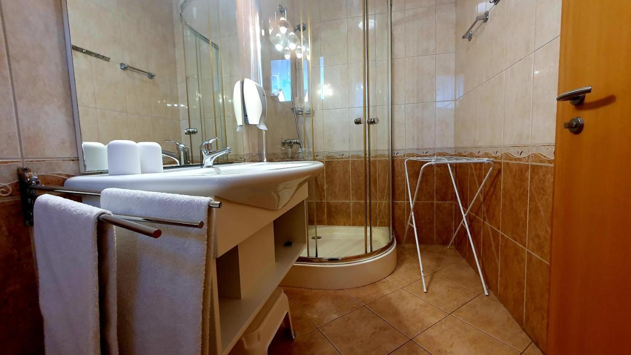 Hotel Éva Panzió Sárvár Esterno foto