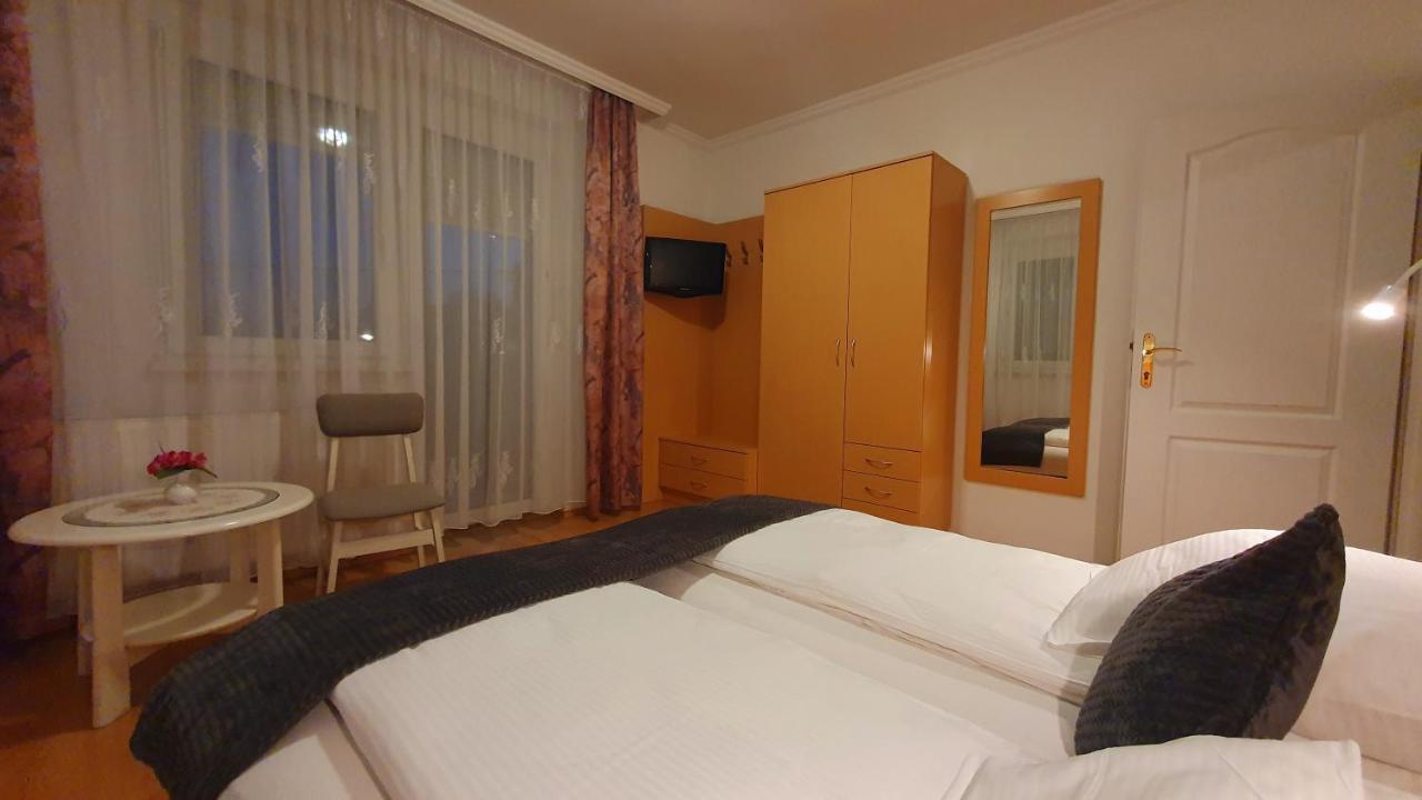 Hotel Éva Panzió Sárvár Esterno foto