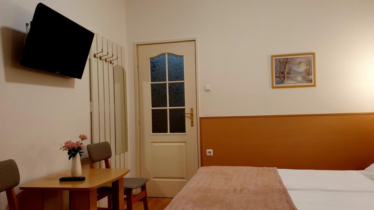 Hotel Éva Panzió Sárvár Esterno foto
