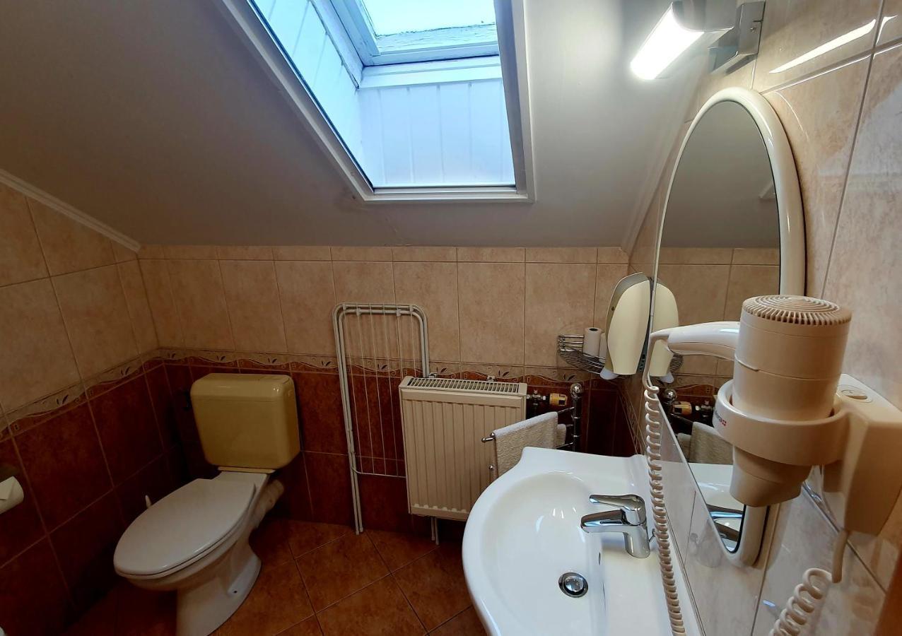 Hotel Éva Panzió Sárvár Esterno foto