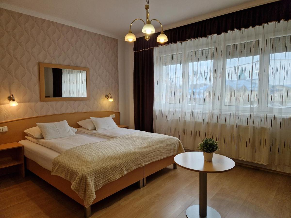 Hotel Éva Panzió Sárvár Esterno foto
