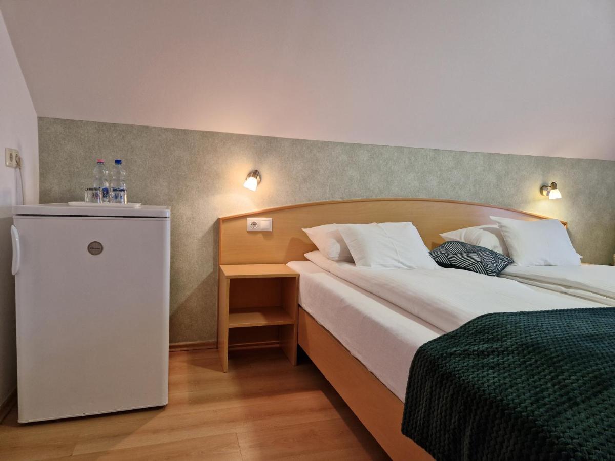 Hotel Éva Panzió Sárvár Esterno foto