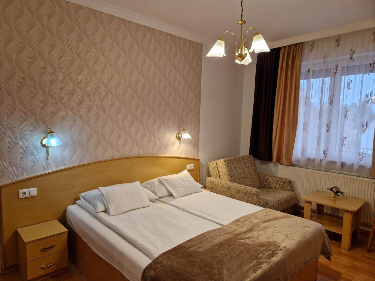 Hotel Éva Panzió Sárvár Esterno foto