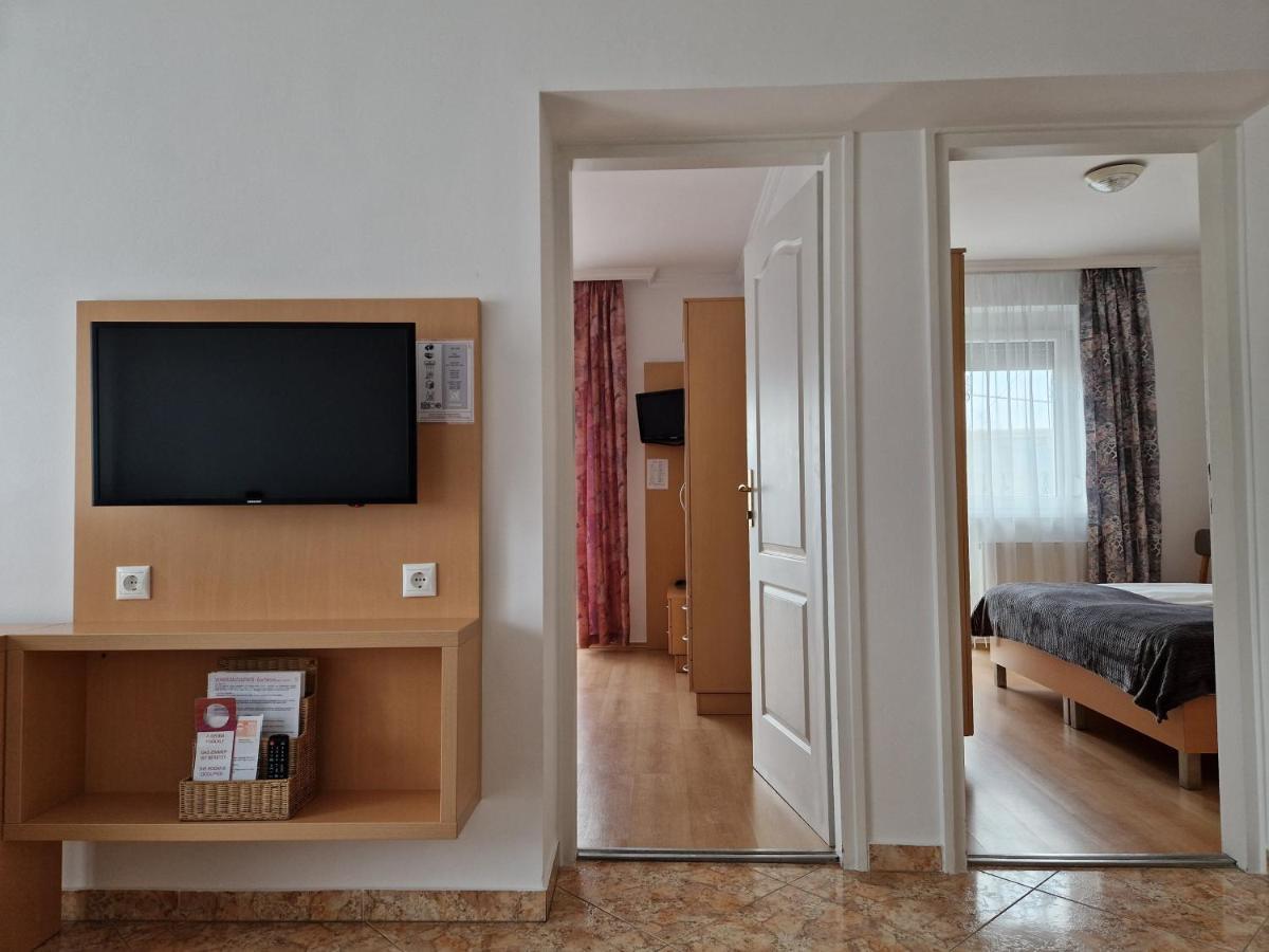 Hotel Éva Panzió Sárvár Esterno foto