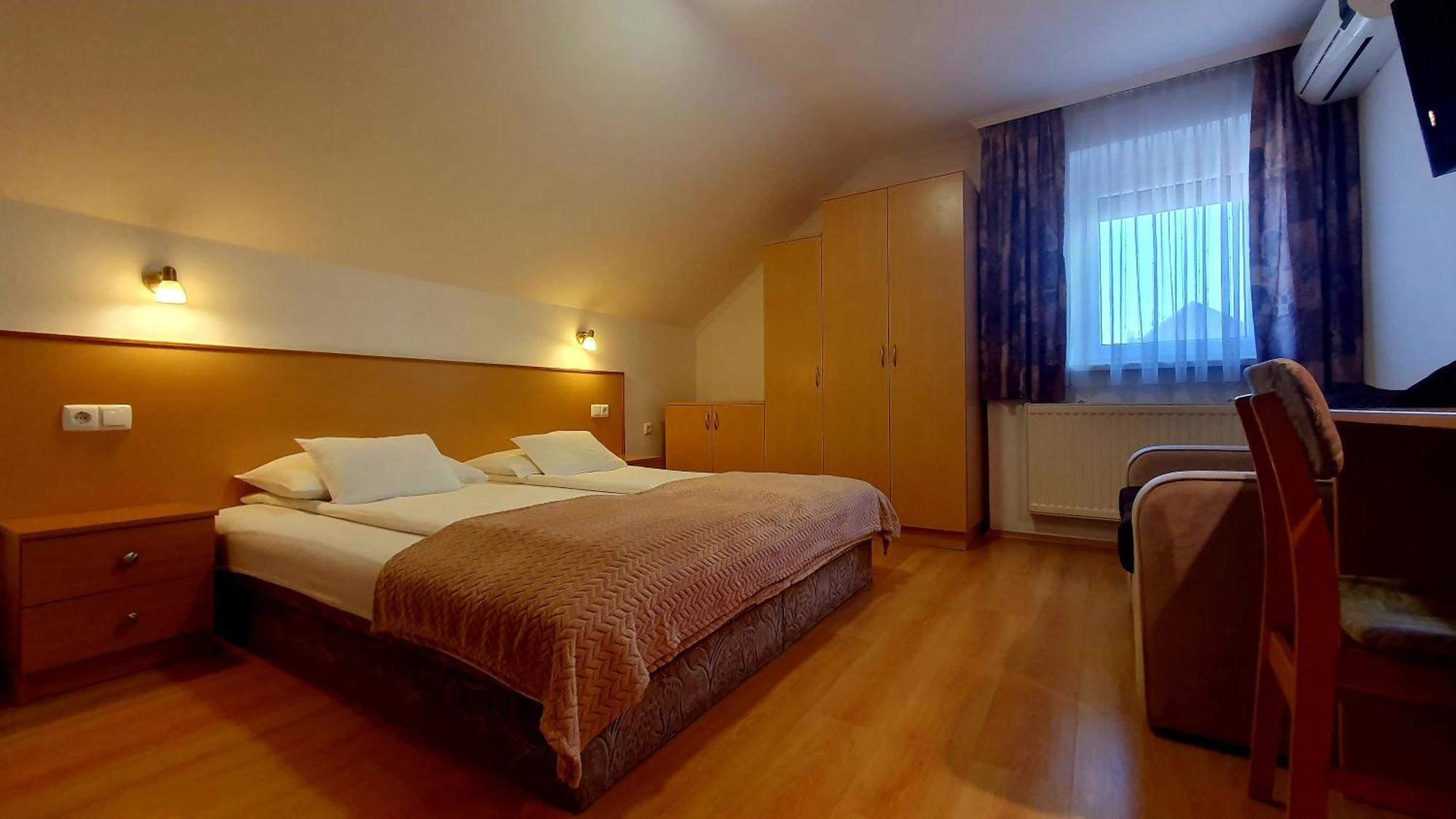 Hotel Éva Panzió Sárvár Esterno foto