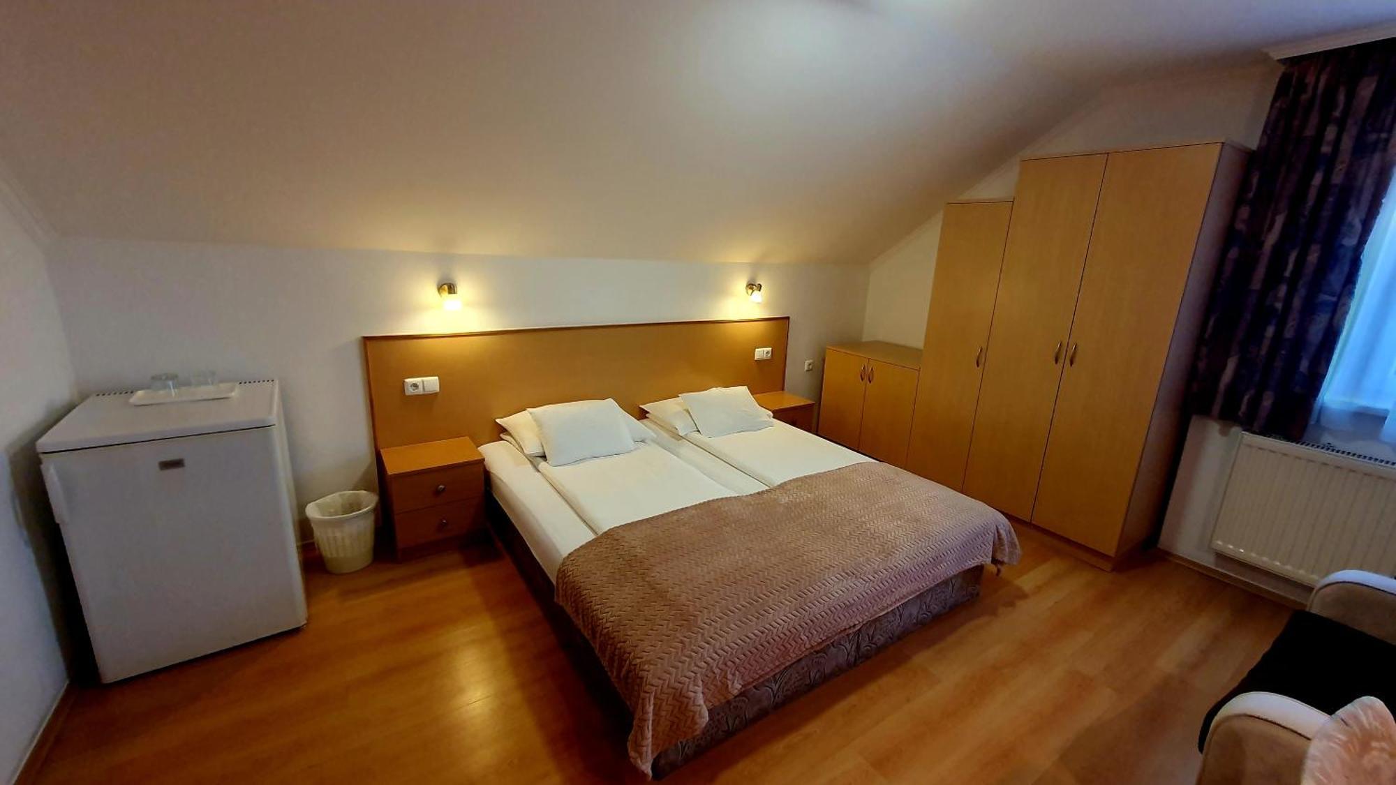 Hotel Éva Panzió Sárvár Esterno foto