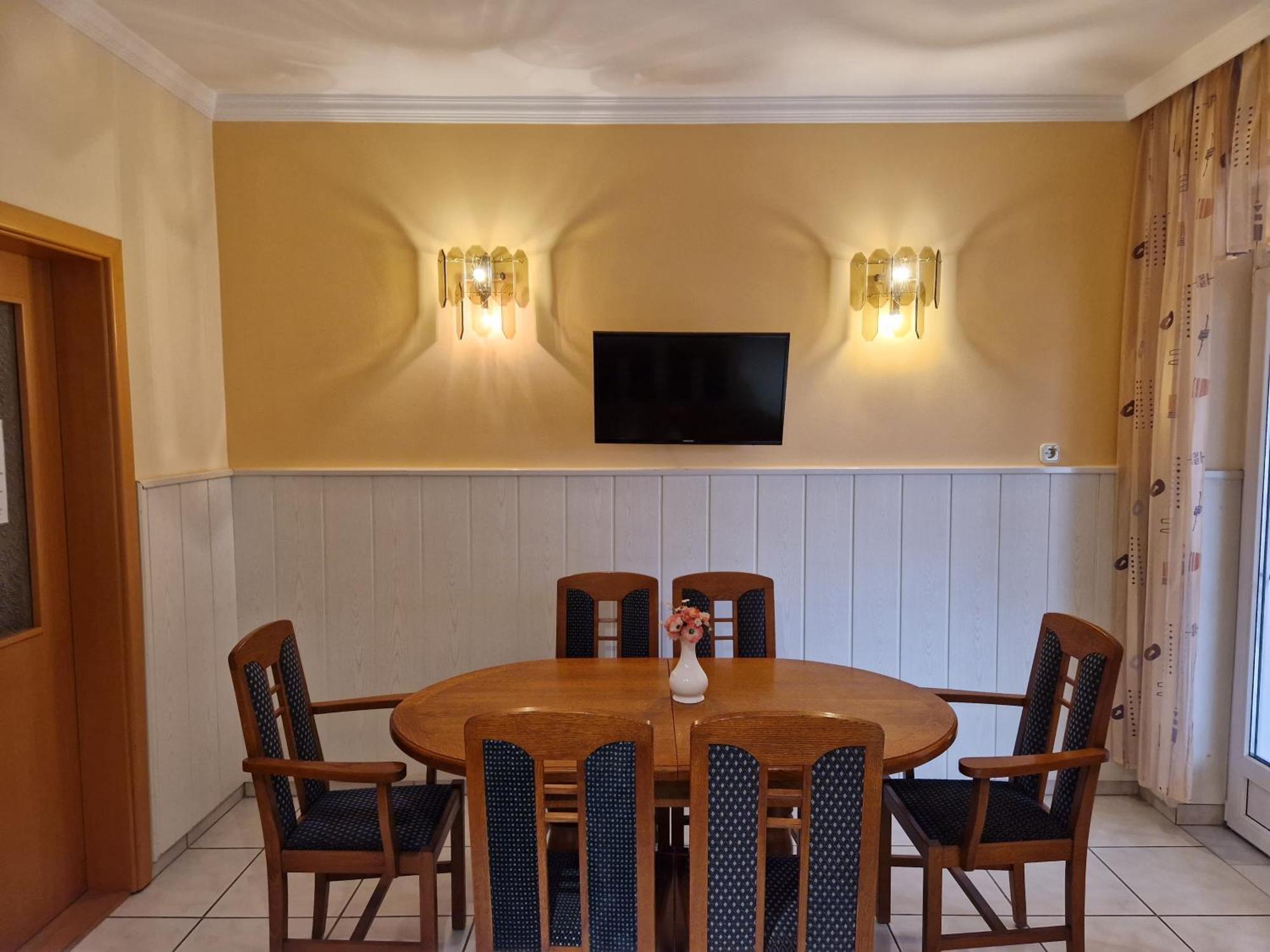 Hotel Éva Panzió Sárvár Esterno foto
